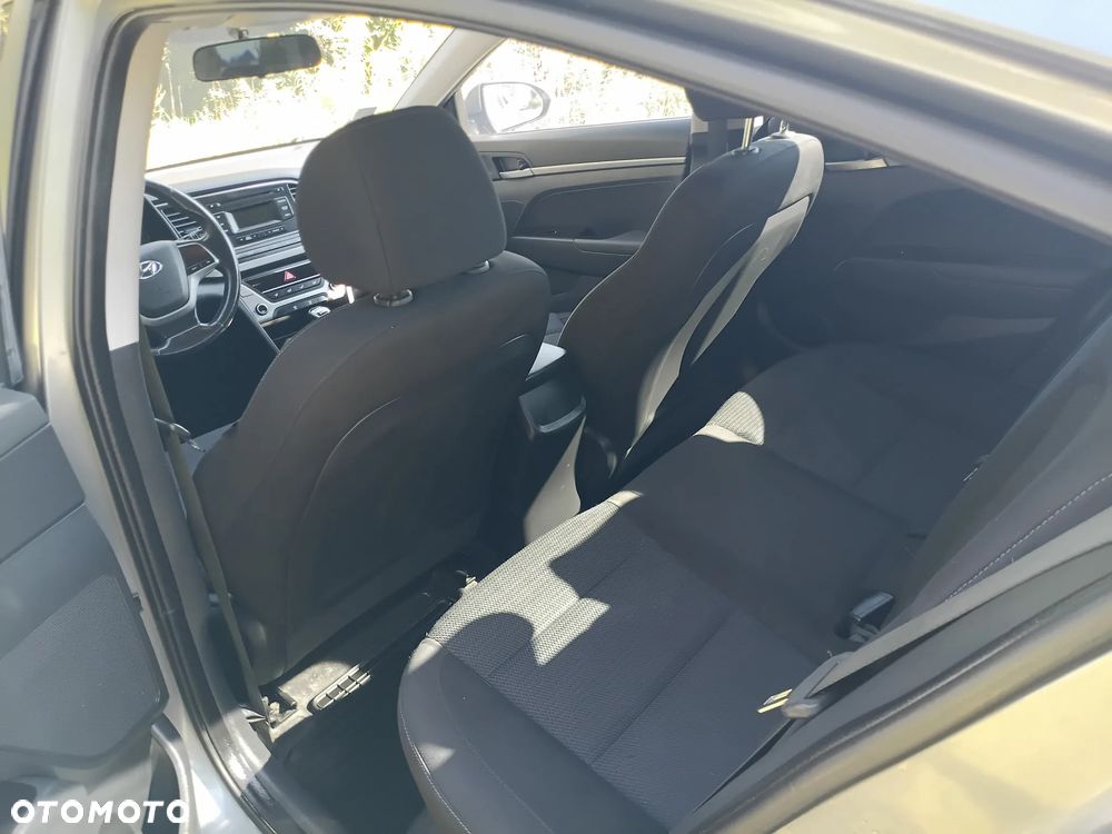 Hyundai Elantra 1.6 Classic Plus - 8