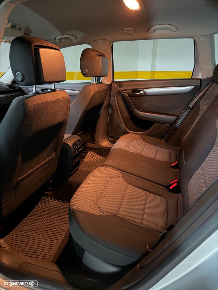 VW Passat Variant 2.0 TDI Highline - 13