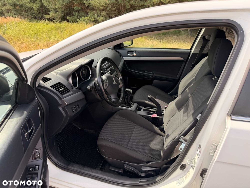 Mitsubishi Lancer - 8