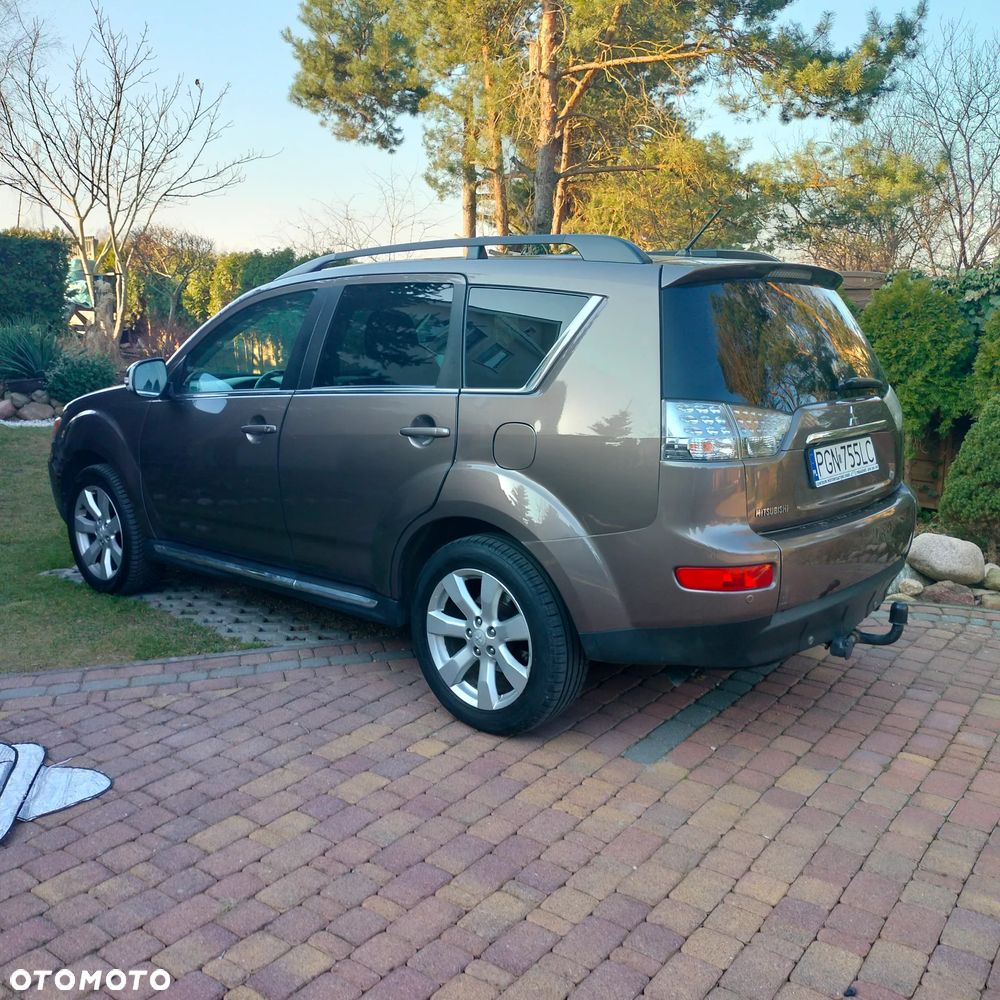 Mitsubishi Outlander - 2