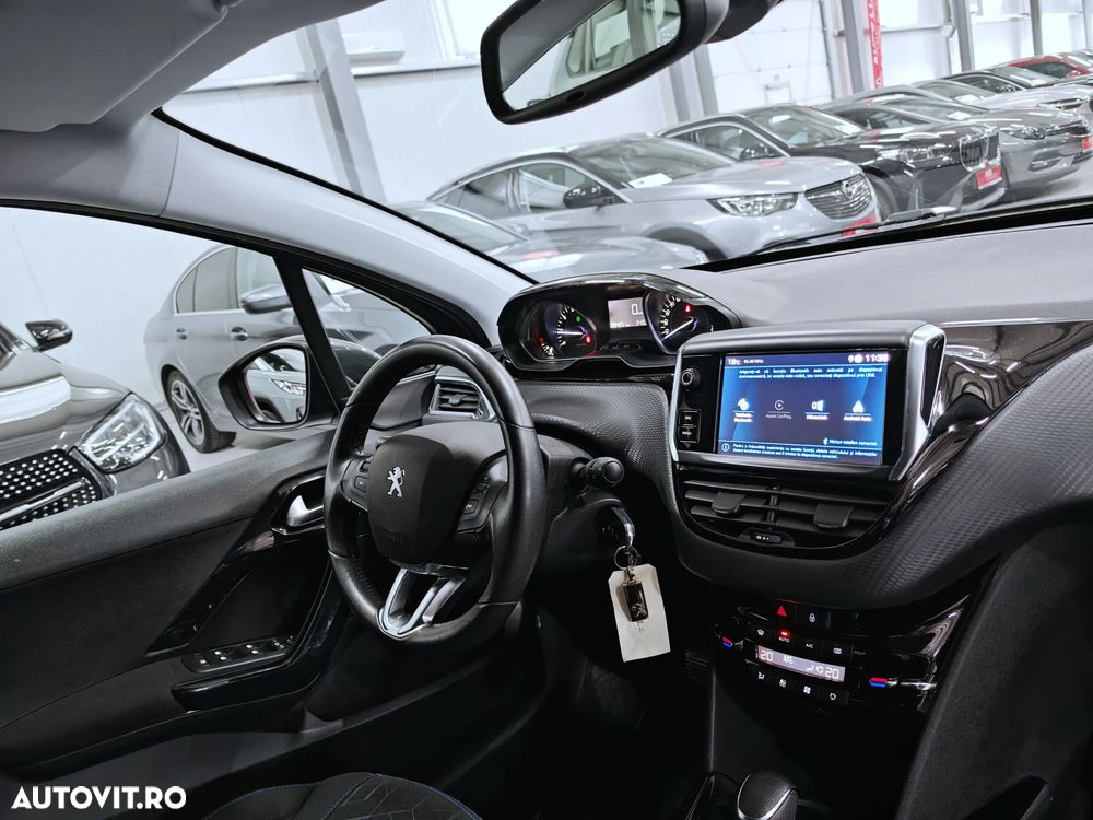 Peugeot 2008 PureTech 130 Stop&Start EAT6 Signature - 9