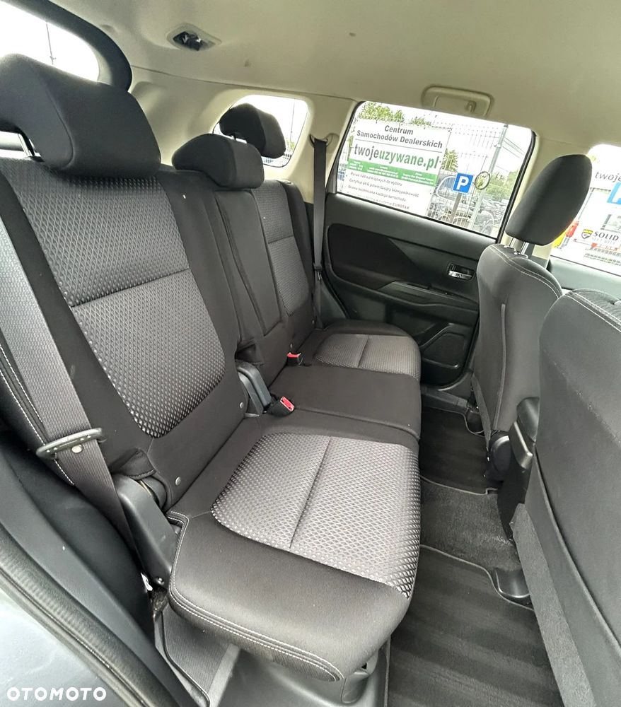 Mitsubishi Outlander 2.0 Intense Comfort 4WD CVT - 19