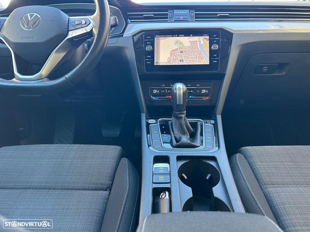 VW Passat Variant 2.0 TDi Business DSG - 24