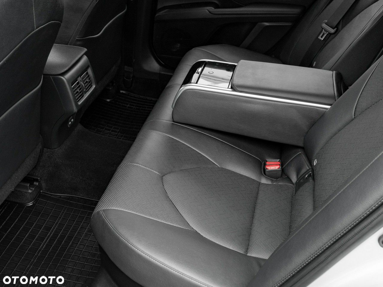 Toyota Camry 2.5 Hybrid Executive CVT - 29