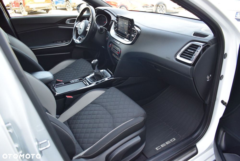 Kia ProCeed 1.5 T-GDI GT Line - 13