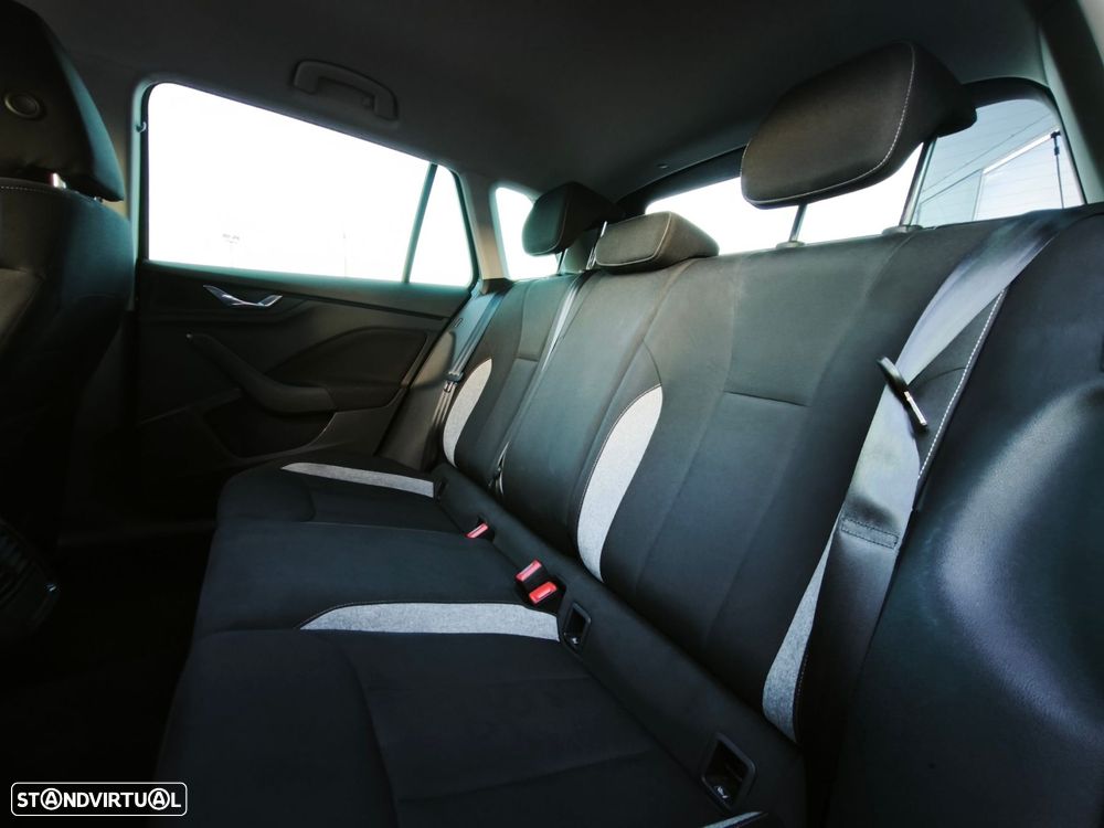 Skoda Kamiq 1.0 TSI DSG - 20