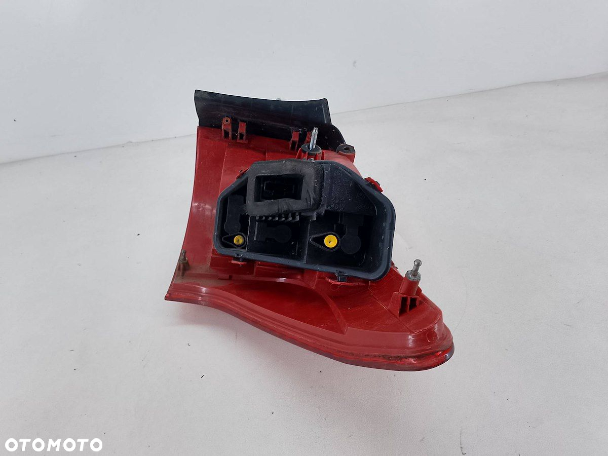 LAMPA TYLNA LEWA PEUGEOT 407 SW 25619503 KOMBI - 8