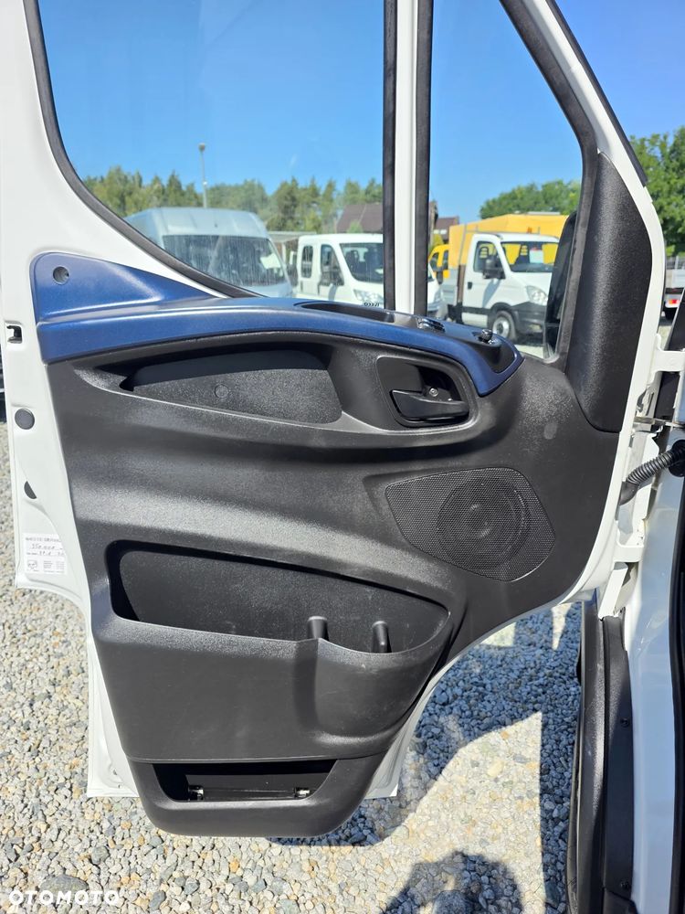 Iveco IVECO 35S18 3.0 HPI 180 KONNY ŚREDNI AUTOMAT KLIMA ALUFELGI LED NAVIGACJA - 17