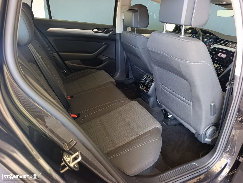 VW Passat Variant - 5