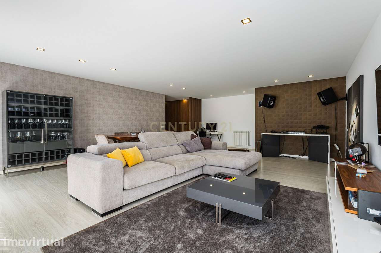 Apartamento T3 c/175m2 de área privativa no Centro da Cidade de Leiria - Grande imagem: 2/23
