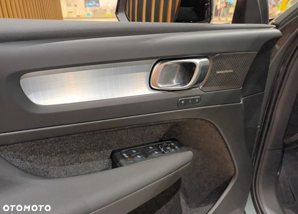 Volvo XC 40 B3 Plus Dark - 8