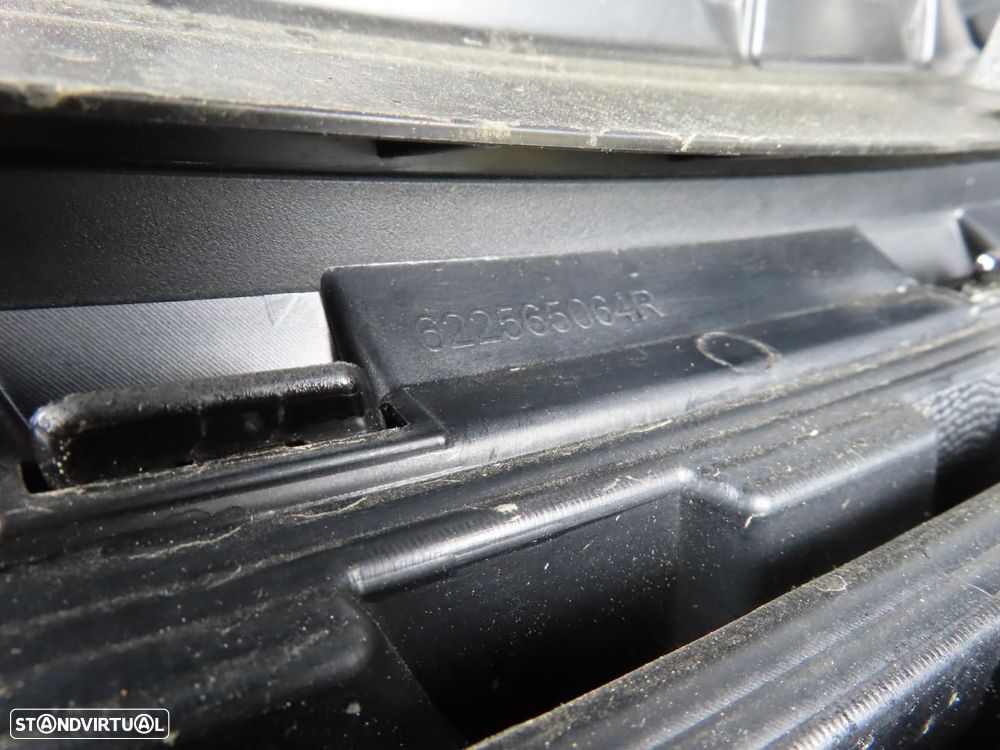 Grelha Frontal Parachoques Frente Usado / Original RENAULT Clio V Hatchback (B7)... - 4