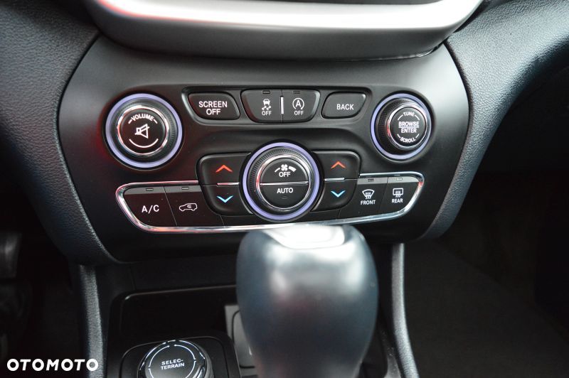 Jeep Cherokee - 17