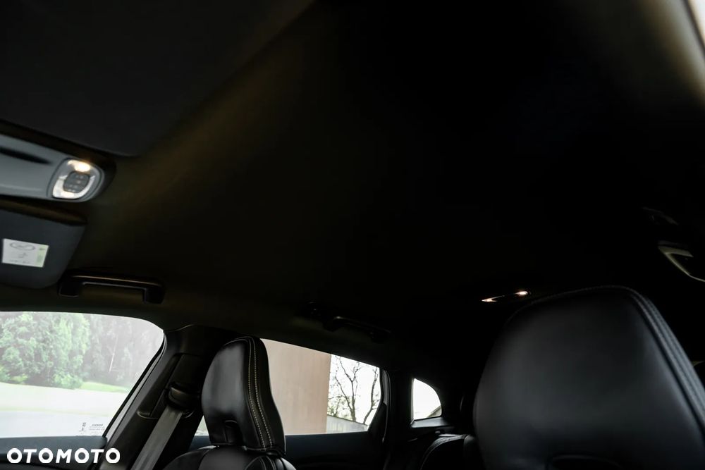 Volvo V40 D3 Geartronic RDesign - 32