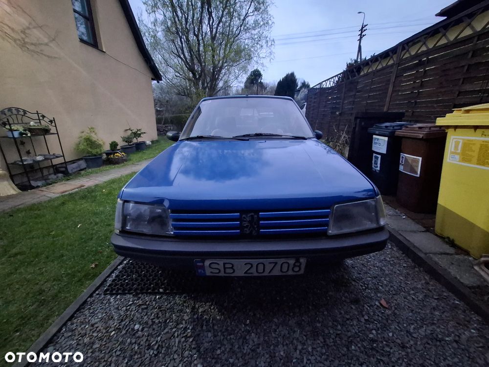 Peugeot 205 - 1