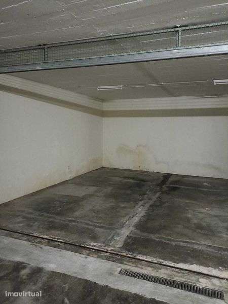 Garagem fechada para 2 veiculos central - Grande imagem: 5/5