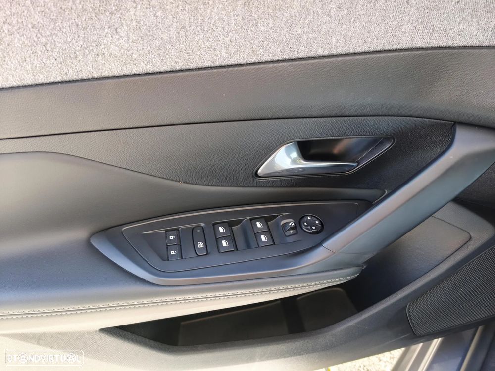 Peugeot 308 SW 1.6 Hybrid Allure Pack e-EAT8 - 23