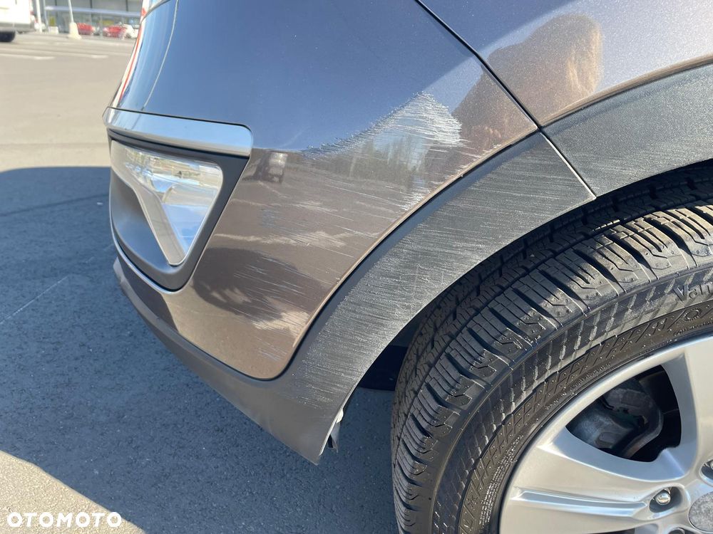 Kia Sportage 2.0 L - 11