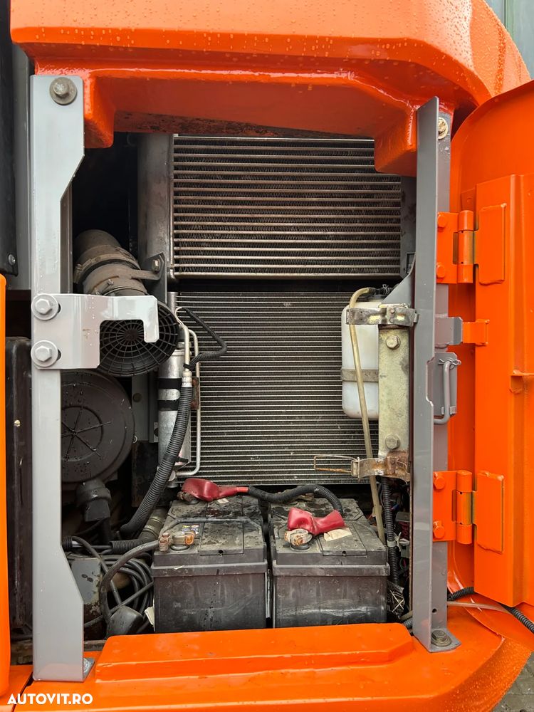Hitachi ZX135US - 15