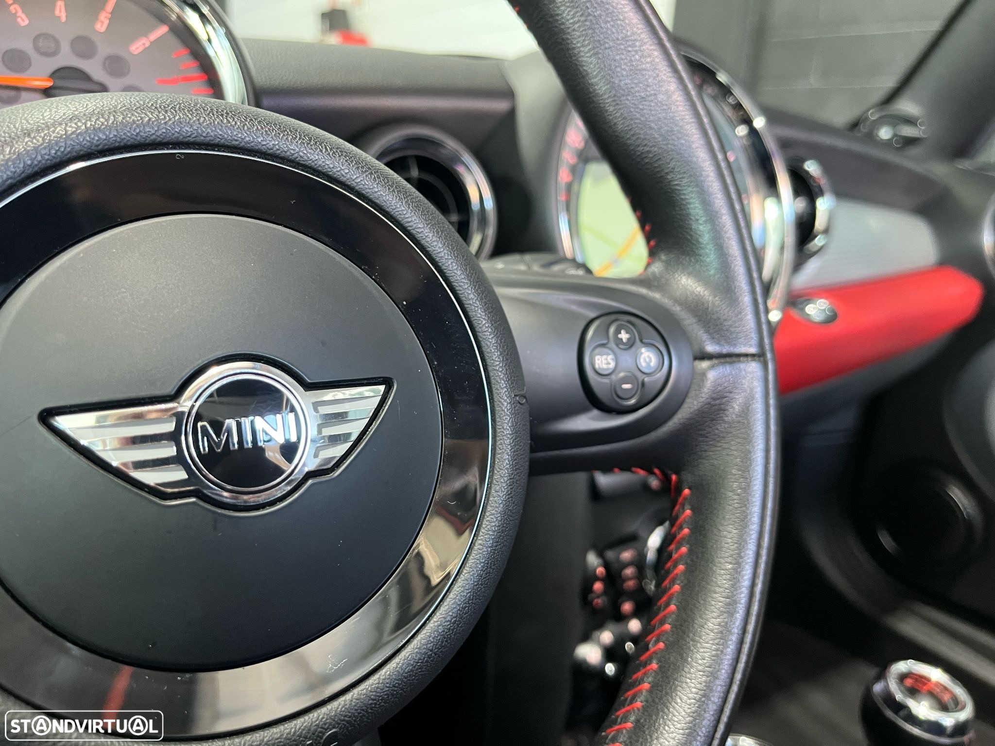 MINI Cabrio John Cooper Works - 23