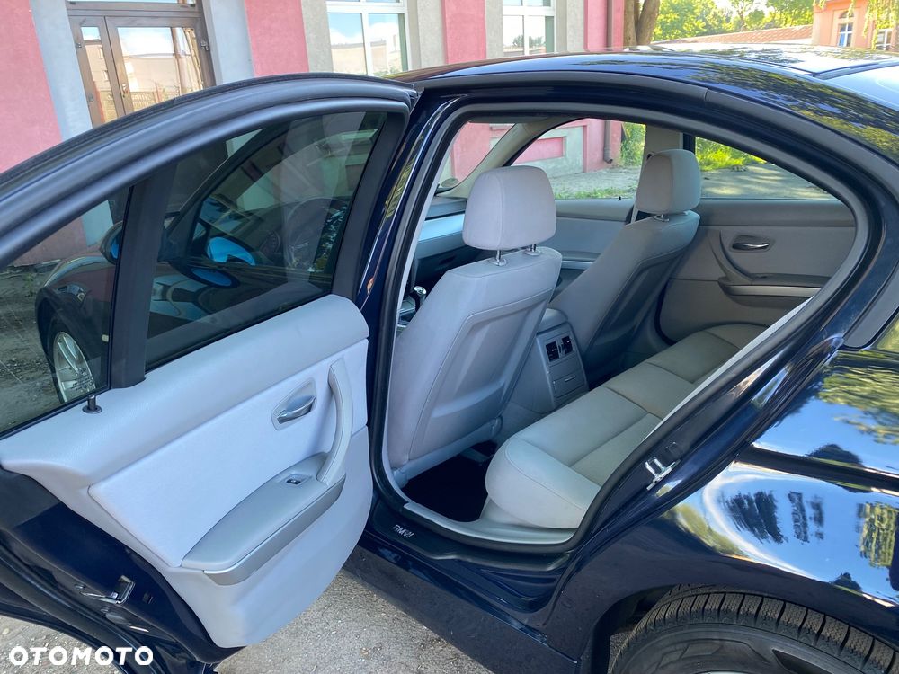 BMW Seria 3 320d - 23