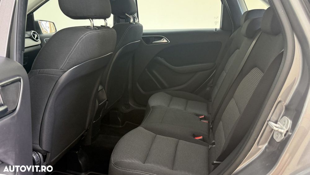 Mercedes-Benz B 180 - 9