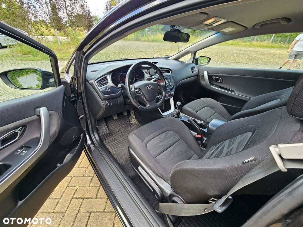 Kia Ceed - 11