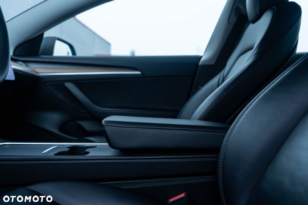 Tesla Model 3 - 33