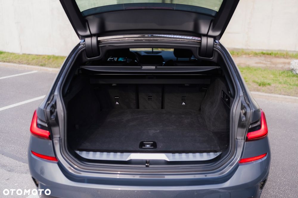 BMW Seria 3 330i Edition M Sport Shadow - 29