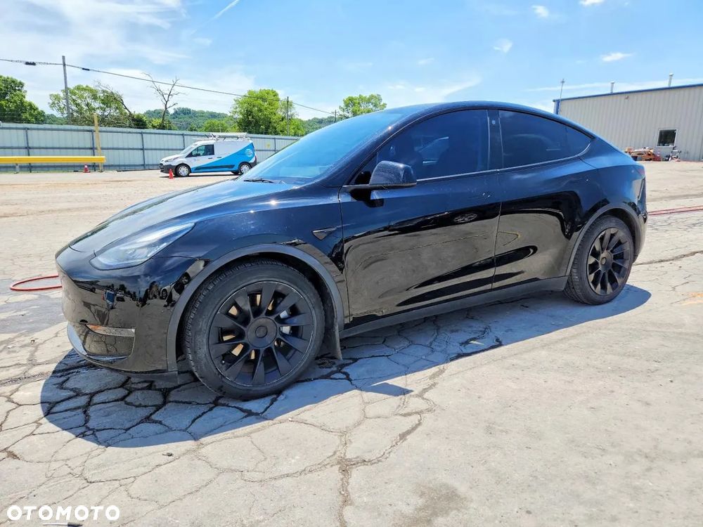 Tesla Model Y - 1