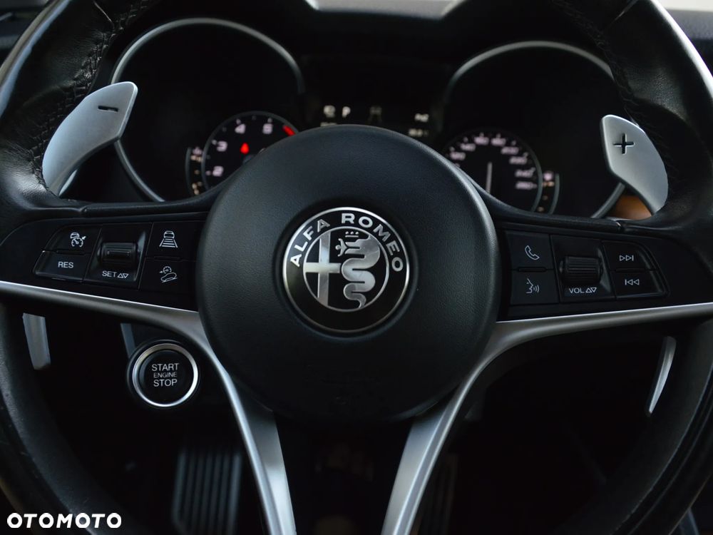 Alfa Romeo Stelvio 2.0 Turbo 16V AT8-Q4 Lusso Ti - 7