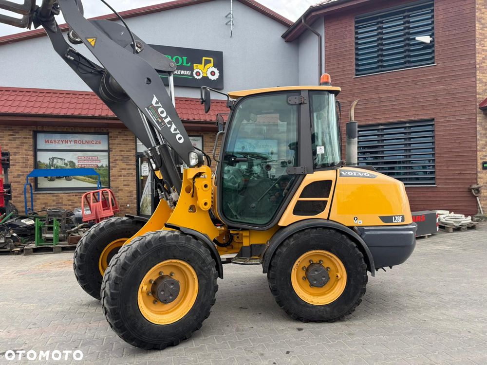 Volvo L 28 F   30  JCB - 1