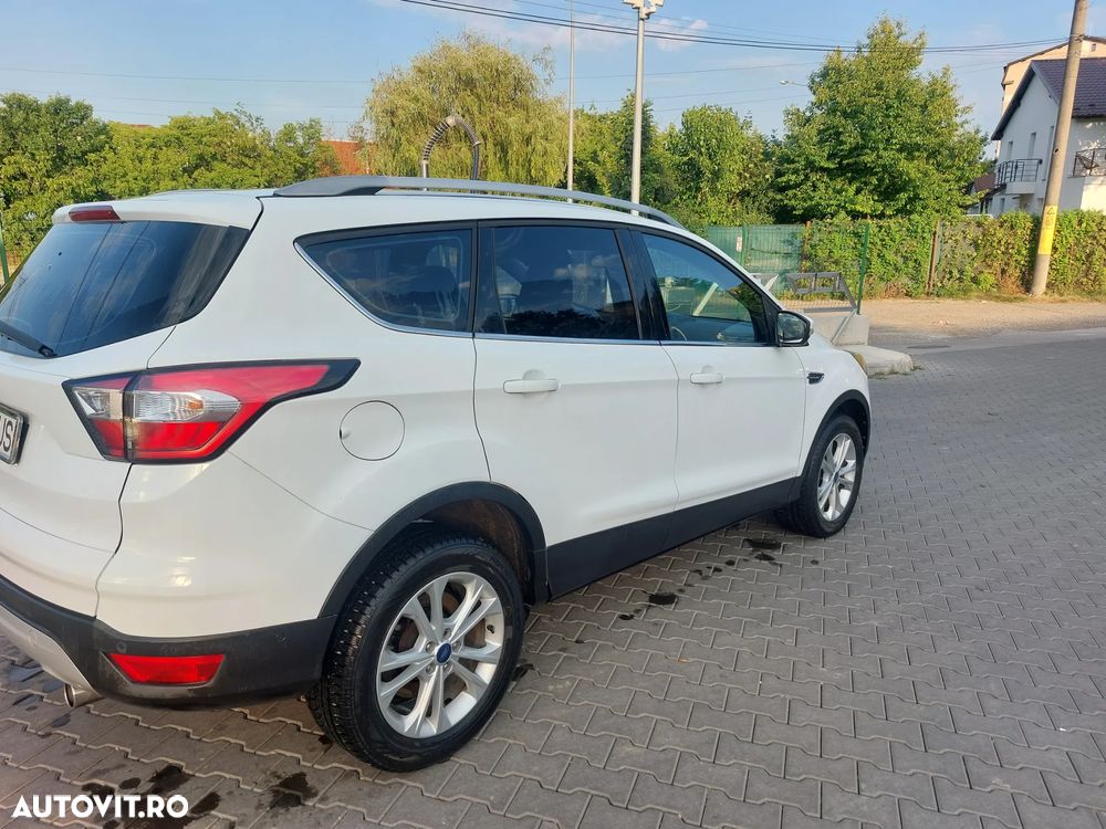 Ford Kuga - 2