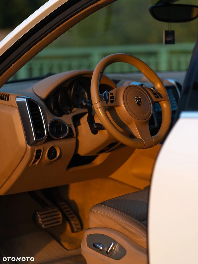 Porsche Cayenne - 15