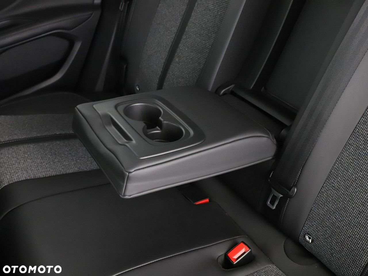 Peugeot 3008 1.2 PureTech Allure S&S EAT6 - 39