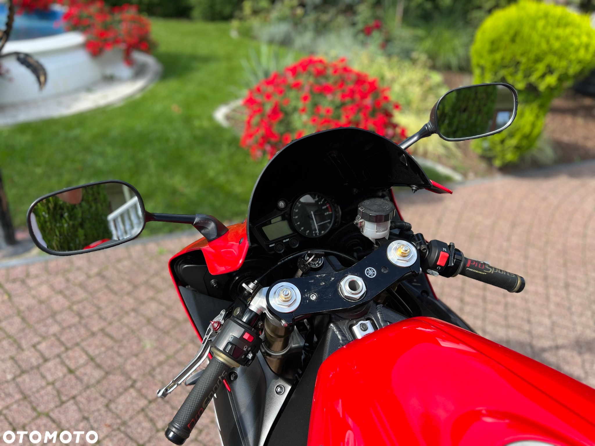 Yamaha R1 - 33