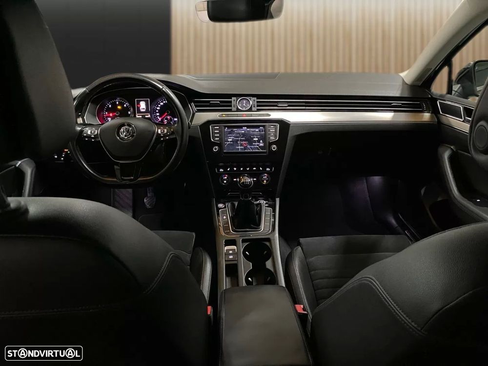 VW Passat Variant 2.0 TDi Confortline - 8