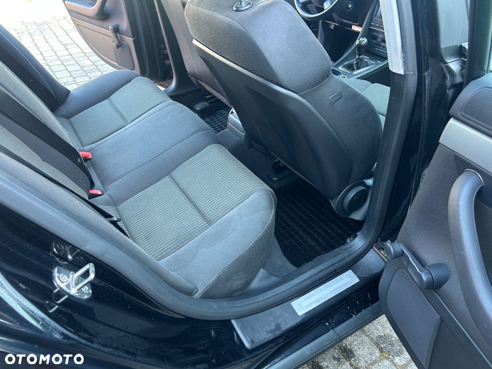 Audi A4 Avant 2.0 TDI DPF - 10