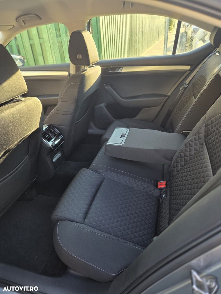 Skoda Superb 2.0 TDI DSG Ambition - 14