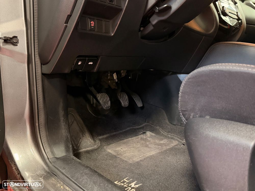 Nissan Qashqai 1.5 dCi N-Connecta 18 - 19