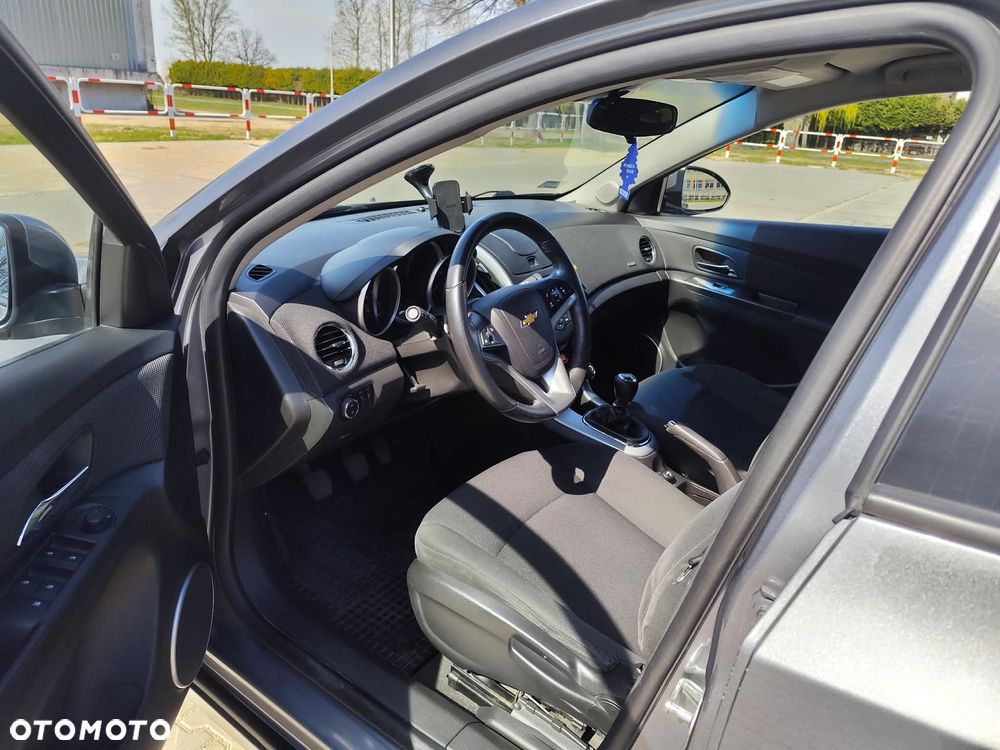 Chevrolet Cruze 1.6 LS - 9