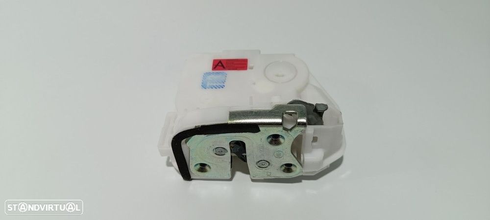 FECHADURA PORTA TRASEIRA DIREITA MITSUBISHI OUTLANDER (GF0) PHEV KAITEKI 4WD - 2