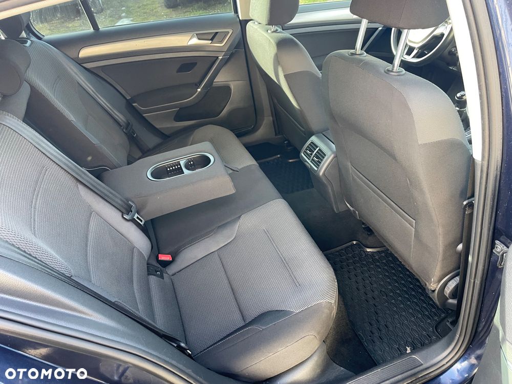 Volkswagen Golf - 11