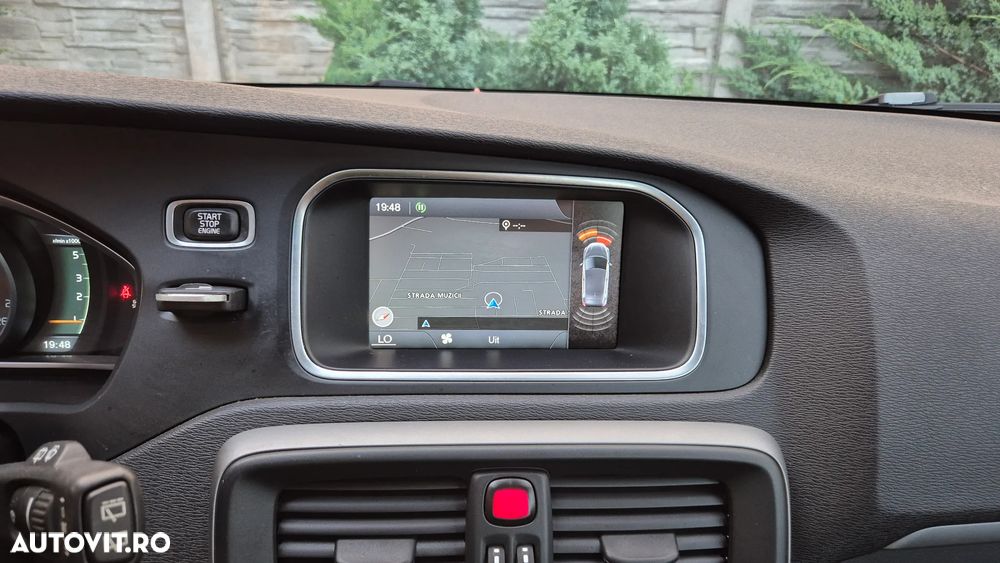 Volvo V40 D2 R Design - 20