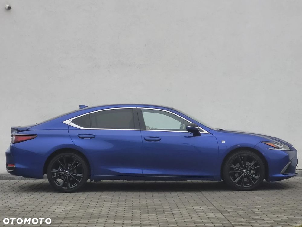 Lexus ES 300h F Sport Edition - 10