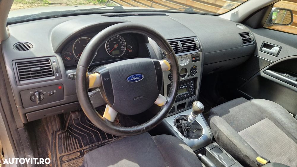 Ford Mondeo 2.0TDCi Ambiente - 9