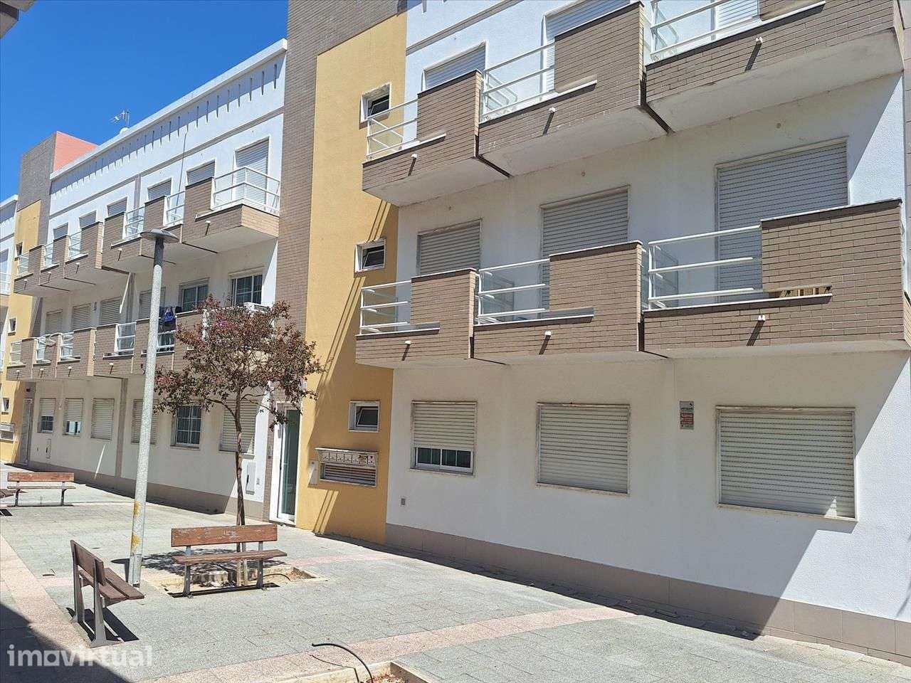 Duplex T3 em Palhais, com 2 lugares de garagem - Grande imagem: 5/8