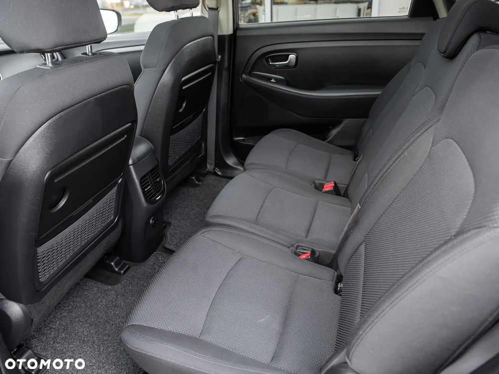 Kia Carens - 24
