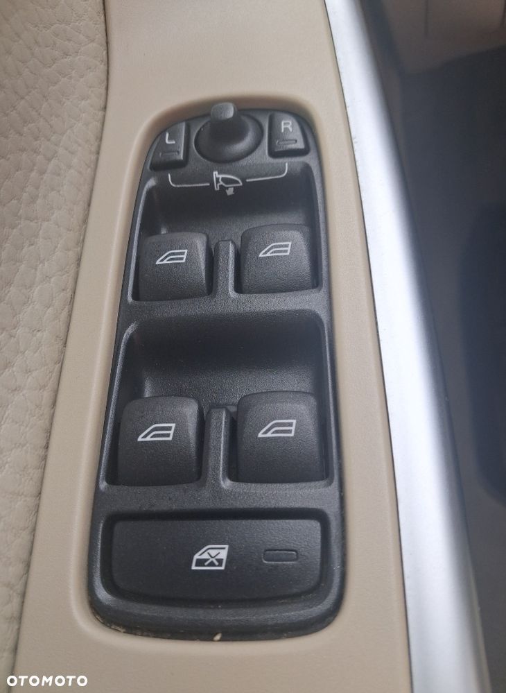 Volvo XC 60 2.4D AWD Momentum - 23