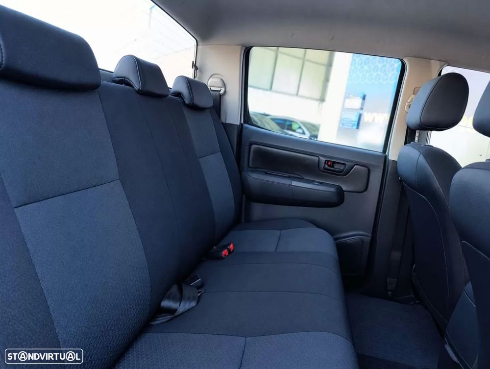 Toyota Hilux 2.5 D-4D 4WD CD CM AC+PM - 9